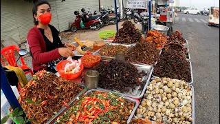 Most Popular Place Exotic Food in Phnom Penh Street Food @Royal palace - Cambodian Food Tour