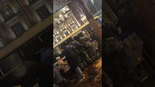 кремлда узбекларни ОМОН автобусга босиб обкетяпти омон массавой задержали узбеки кремле