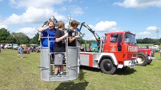 Im Drehleiterkorb über dem Oldtimertreffen Dichau 2017