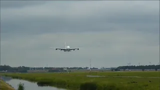 Plane landing Airport #Emirates #airport #pilot #like 😈