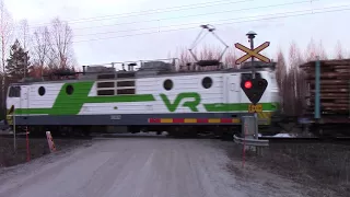 VR T 3479 passed SAUVAMÄKI (Km.0427+0052) level crossing @ Hankasalmi