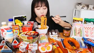 30 Foods from a Convenience Store Mukbang