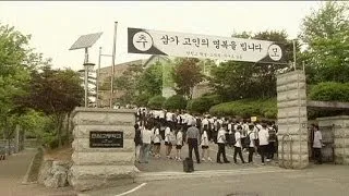 Feribot faciasından sağ kurtulan Güney Koreli öğrenciler ders başı yaptı
