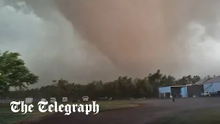 Oklahoma Tornado: Reporter trapped in extreme weather