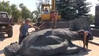 Lenin-Free Ukraine: Soviet-era monuments topple as Ukrainians reject symbols of totalitarian past