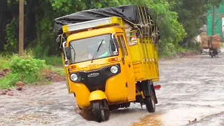 PIAGGIO Ape Auto Video Loaded Auto Rickshaw 3 Wheelers are going on Rough Rain Road | Crazy Autowala