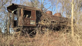 Exploring an abandoned P-5a class 0-8-0 switcher GTW steam locomotive in Galt, Illinois USA.