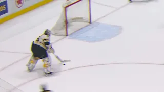 It's a GOALIE GOAL for Ullmark!