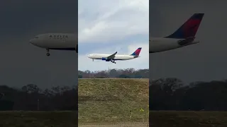 Delta A330 Landing at ATL/KATL - Plane Spotting