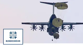 Premiere: Erster Automatiksprung aus dem Airbus A400M | Bundeswehr