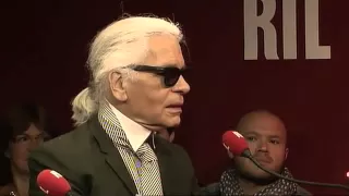 Karl Lagerfeld : Les rumeurs du net du 12/09/2012 dans A La Bonne Heure - RTL - RTL