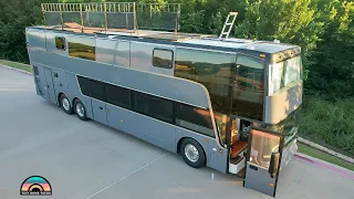 Transformación manual de un autobús de dos pisos en una casa pequeña - Familia de 8