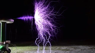 Close encounters of the 3rd kind on musical Tesla Coil
