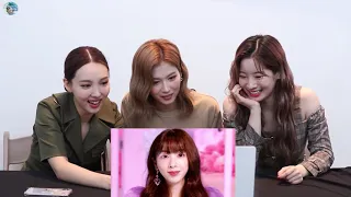 TWICE Reaction NiziU(니쥬) Debut Single - Step and a step MV | TWICE反応NiziU