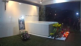 People flock to Miriam Santiago's grave more than a month after her death