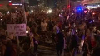 Hundreds protest againt Israeli govt in Tel Aviv