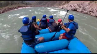 Fun and joyful river rafting turns into nightmare for this brave man