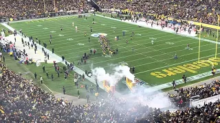 Ben Roethlisberger runs through tunnel for introduction before final Heinz Field game for Steelers