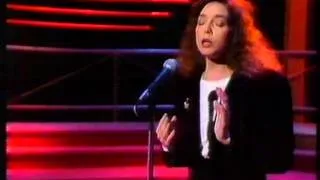 NANCI GRIFFITH - 'Cold Hearts Closed Minds' LIVE! Irish THE LATE SHOW gaye byrne