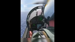 Decolagem de porta aviões vista do cockpit do jato militar! #shorts #viral #trend