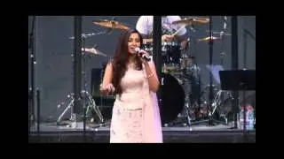 Shreya Ghoshal Sydney Utshab 21 Aug 2010 - Chalo tumko lekar chalein.flv