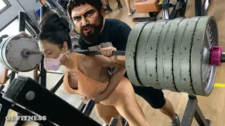 WOMAN uses FAKE WEIGHTS in the GYM