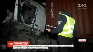 Двоє людей загинули під час масштабної ДТП на Одещині