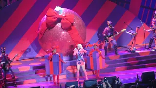 Katy Perry - Cozy Little Christmas / Teenage Dream / I Kissed A Girl (KIISFM Jingle Ball 2019)