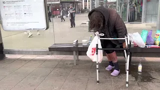 Туалет на остановке. «Бомжи на Рязанке».