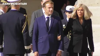 Brigitte Macron et Emmanuel Macron arrivent à l'hommage pour Jean Paul Belmondo le 9 septembre 2021