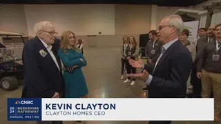 Kevin Clayton on the floor Berkshire Hathaway Annual Meeting with Warren Buffett