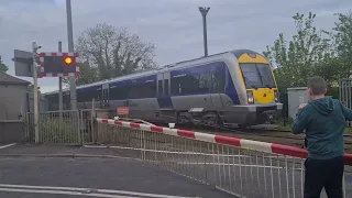 3004, 3021 & 227 + 9004 at Dunmurry Level Crossing. 07 - 05 - 22