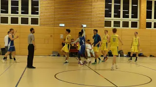 Basketball Spieler gehen durch die Decke Korb in letzter Sekunde DBV Charlottenburg BC Lions Moabit