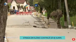 Stirile Kanal D - Alerta in Slanic Prahova! | Strada continua sa se surpe | Editie de dimineata