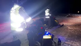 Schneemobilfahrer brechen in Kanada durchs Eis