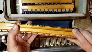 Dallapé Organtone II: Amazing build details on a high end vintage accordion.