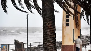 Heavy winds threaten Sydney's Northern Beaches as rain clears