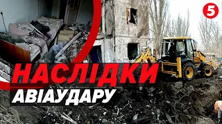 р🤬сіяни ПРИЦІЛЬНО вдарили з АВІАЦІЇ по житлових БУДИНКАХ в Херсоні! 💔 Є загuблi та поранені