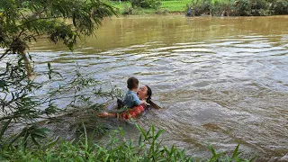 single mother - picking vegetables to sell, but on the way home was swept away by floods