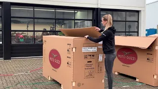 UNBOXING MOTO GUZZI V85 TT & V7 IV STONE// TLM NIJMEGEN