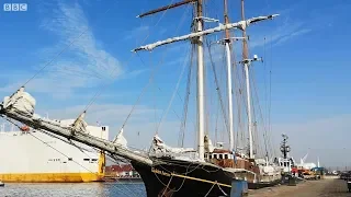 Jump aboard the floating school! - BBC What's New?