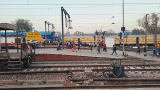 पुरानी दिल्ली रेलवे स्टेशन ki ek झलक 🚂 old Delhi railway station #train #railway