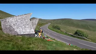 #TT2023 Friday #Superbike Qualifying Michael Dunlop into Bungalow 😍