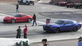Hellcat Challenger vs Corvette z06 - drag racing