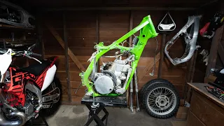 Kawasaki KX250 Project Build [Ep 2]