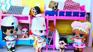 COTS BITE😬😱😲 Kindergarten dolls LOL surprise! Funny dolls cartoons Darinelka