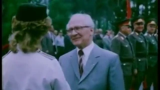 NVA Manöver und Zeremonie, fallschirmjäger, 1984