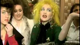 Cyndi Lauper shopping at Screaming Mimi's (1986)