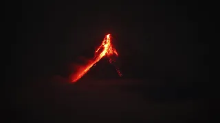 Timelapse: Philippines' Mayon volcano spews lava | AFP