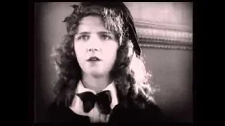 The Flapper 1920-The Roaring Twenties